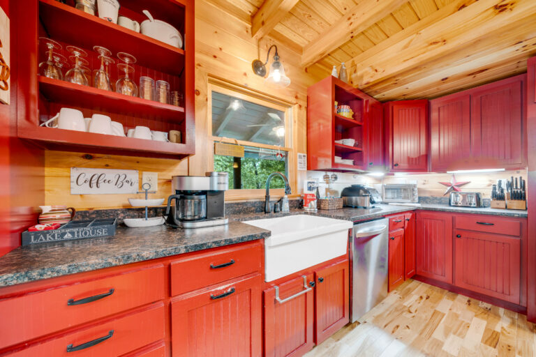 10 - Interior Photos - 573 Birddog Boulevard - Lake Lure - Skywalker Air